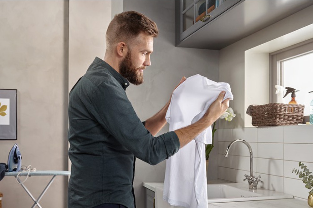 how to remove oil-based paint from clothes