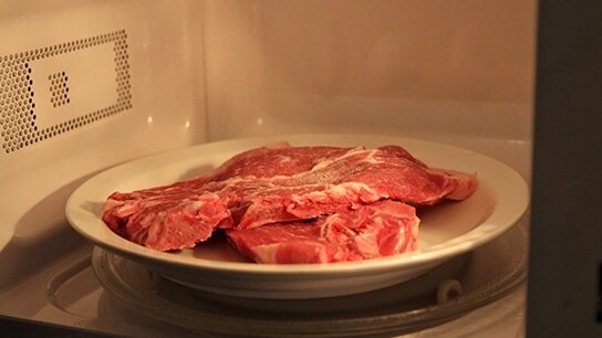 How to defrost food safely in a microwave