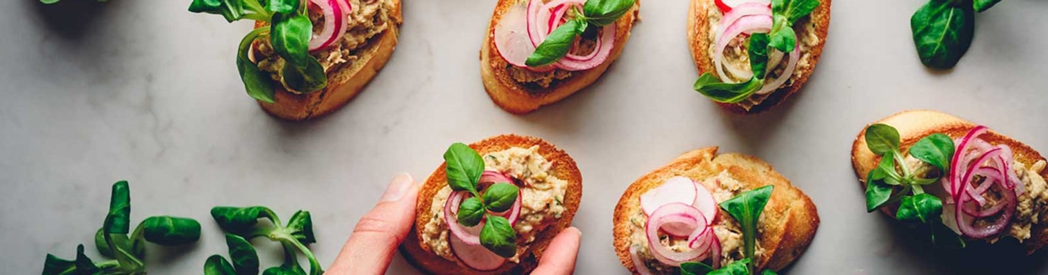 Bruschetta with Artichoke Pickled Onion Electrolux Arabia