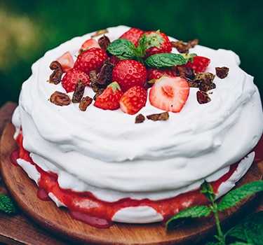 Vegan Pavlova with Strawberry Curd