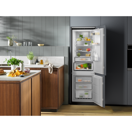 244L 800 Series built-in bottom freezer refrigerator