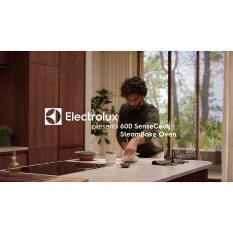 60cm 600 SenseCook SteamBake built-in single steam oven with 71L capacity