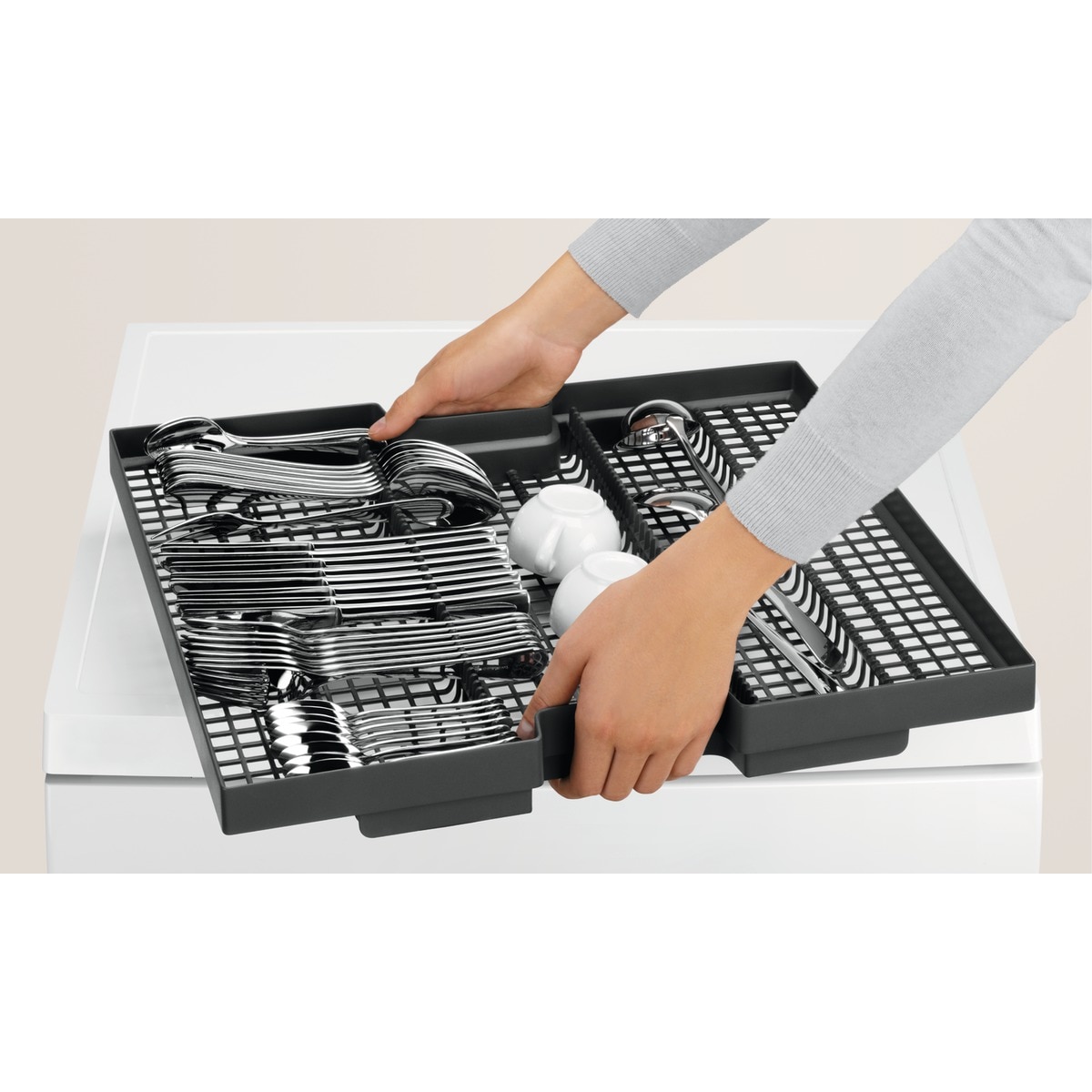 60cm wide freestanding dishwasher ESF8570ROX Electrolux Arabia